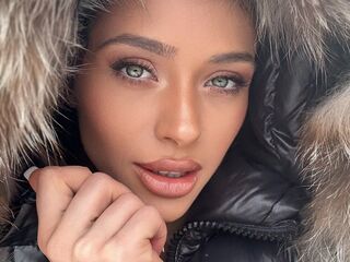 masturbating webcamgirl AriannaCherie