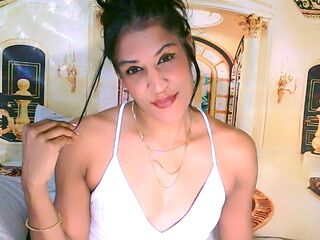 hot strip tease webcam AzzyGreene