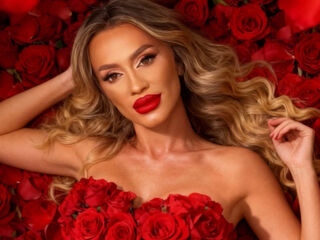 camwhore fingering shaved pussy KaylinWhite