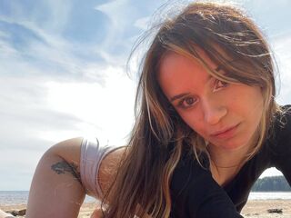 camgirl playing with vibrator AgataMilk
