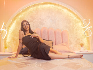 hardcore live show AishaCarpenter