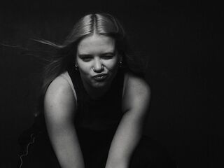 naked camgirl picture AngellaMaulin