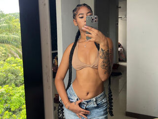 chatroom cam CarolineCartson