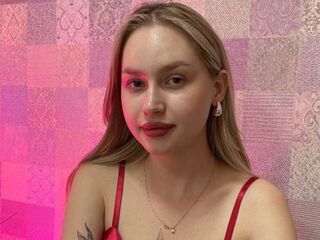 camwhore shaved pussy CarolineCoxy