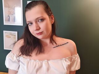 camwhore fingering shaved pussy CarolineLuis