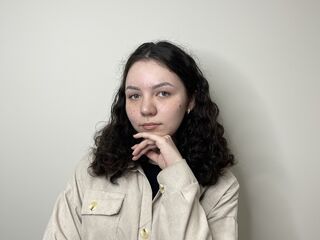 girl shaving pussy CicelyPlayer