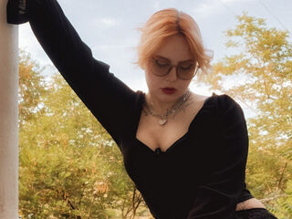 naked girl with webcam masturbating with vibrator DarnellSehorn