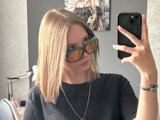 camwhore masturbating with vibrator ElidaGonchoff