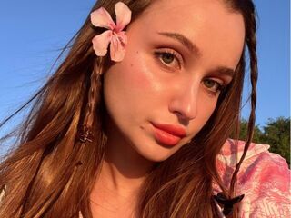 naked camgirl photo ElisaHeathe