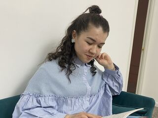 camslut masturbating EllyJames