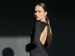 naked girl with webcam masturbating EmilyGiffin