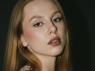 naked camgirl masturbating with dildo GlennieKeemer