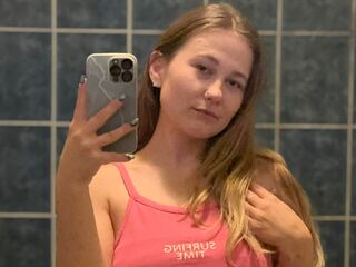 camwhore fingering shaved pussy GlossyMonica