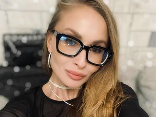hot cam girl fingering shaved pussy HelenaBoyd