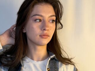 naked camgirl masturbating with vibrator HermilaKegerries