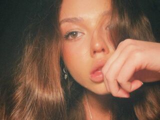 girl fingering bald pussy JanyceCruden