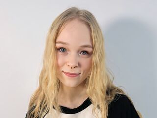 naked webcamgirl photo KamiMellema