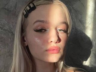 camgirl showing tits KianaStark