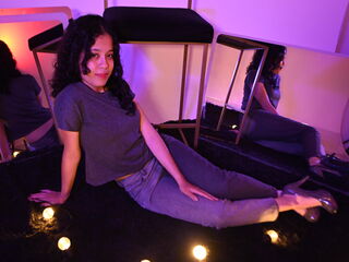 camgirl masturbating KyaraLux