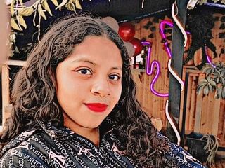 naked webcam girl fingering KyraFade