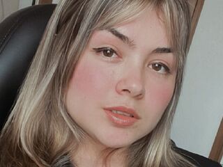 beautiful webcamgirl LauBee
