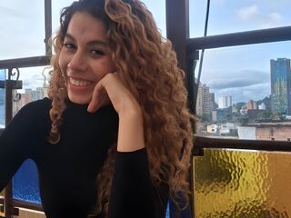 naked camgirl masturbating with vibrator LilyNoir