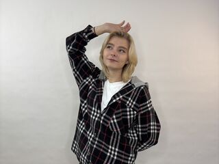fingering camslut LorieYancy