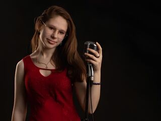 camgirl playing with vibrator LucettaDainty