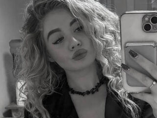 camgirl playing with vibrator LucilePapke