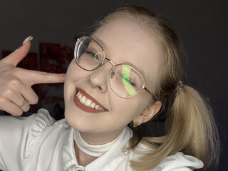 cam girl masturbating LynnaCarrington