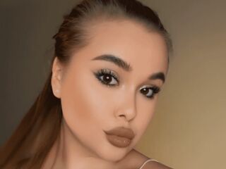 closeup cam MaeWilkins