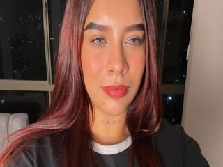 camgirl playing with dildo MaidyIsaza