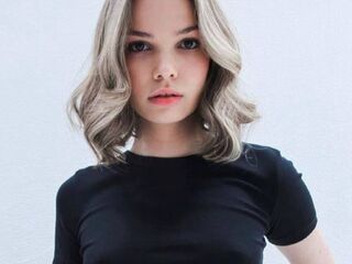 fingering webcamgirl MarielMessina