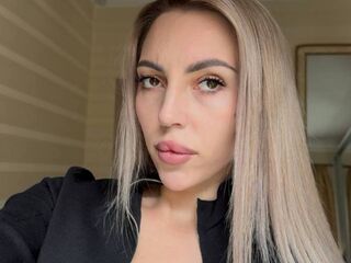 cam girl masturbating with dildo MelisaDee