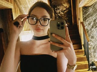 naked camgirl MiaForester