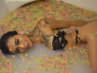 camgirl live MiaThopmson