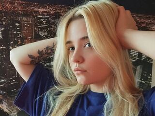 nude cam pic MonnieMoniz