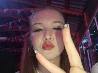 naked girl with webcam masturbating with vibrator NelleCauthorne
