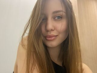 camgirl showing tits RedEdvi