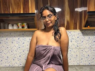 naked camgirl picture SanjuSanjana