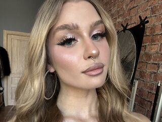 camwhore spreading pussy SaphiraLuxe