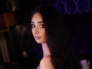 camgirl masturbating with dildo SaraJanee