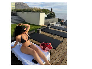 naked webcamgirl SarraJames