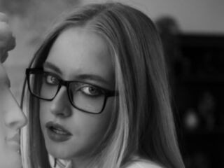 camgirl SheliaEdwards