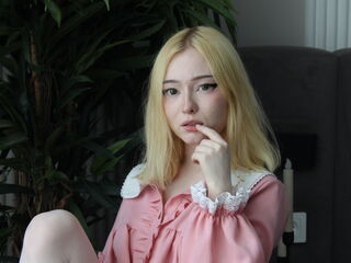 camgirl playing with sex toy SunnivaBeckey