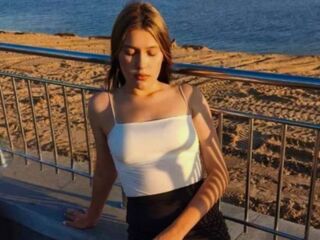 fingering girl SuziBarringer