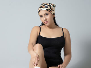 camgirl showing tits VeroChanel