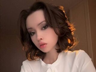 girl showing tits WillenaShake